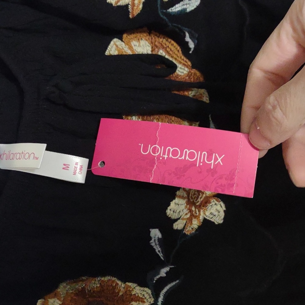 Xhilaration black boho floral off the shoulder top Size Medium - Picture 3 of 6